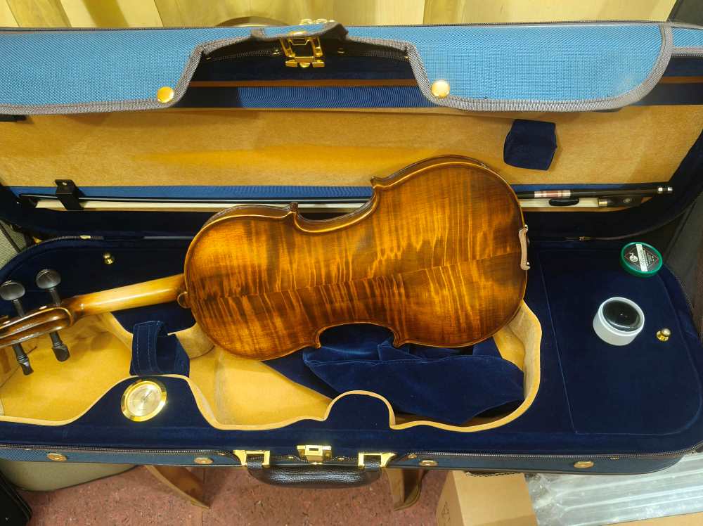 VIOLIN STORE SEMI PROFESSIONAL VIOLIN WITH CARBON FIBIRE BOW GOOD CASE